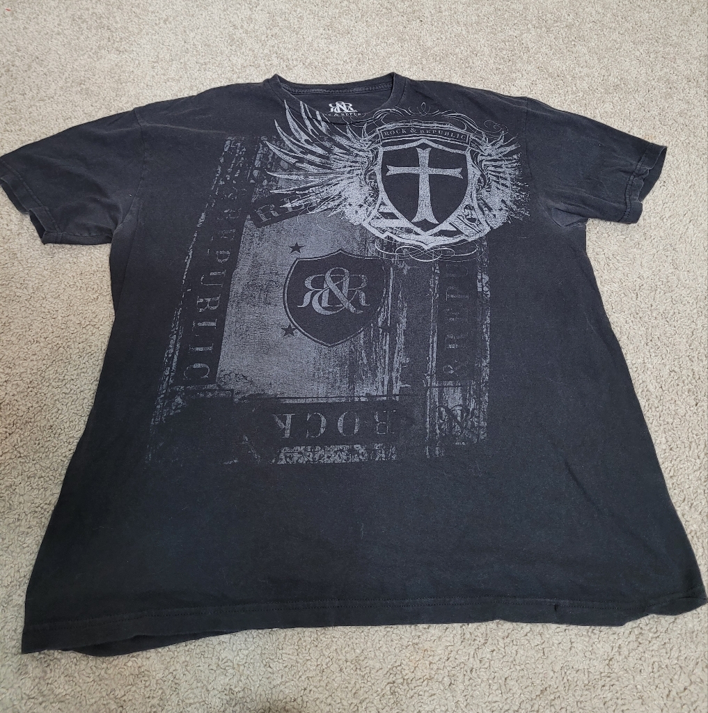 Rock & Republic Black Short Sleeve Tee With Gothic Graphic Design Y2k
